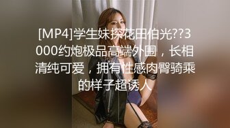 边看片边享受骚逼女友的口吹