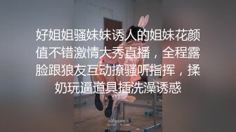 潜入KTV偷拍美女收银员