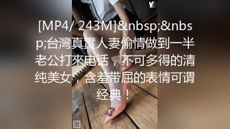 小骚妹的小嫩穴全程露脸被大哥玩弄，掰开给狼友看特写展示，激情上位跟狼友互动撩骚，被小哥压