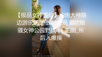 性福的妹子 人家想吃个黑爹的棒棒都很难 你却一次吃两根 还是超级巨棒 真是羡慕死