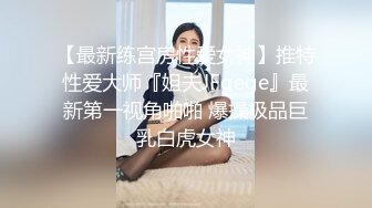 18超清纯双马尾萝莉妹自慰诱惑，贫乳小奶子揉搓无毛嫩穴，两根手指抠入抽插，白色丝袜张开双腿，看着非常诱人