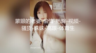 床上拿着玩具玩自己内裤都被自己撕烂了