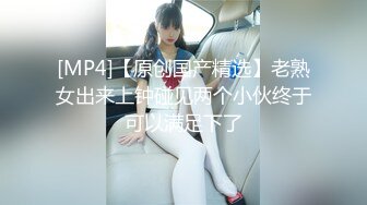 纯欲系极品美少女！甜美又淫骚！JK装舔着手指喊爸爸，开档白丝袜，假屌跳蛋双管齐下抽插