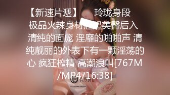 【最新极品抄底】超高质量机场地铁抄底惊现无内小美女 白嫩丰臀太紧致内内夹逼缝里了 (9)