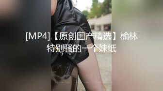 胆子真大，小区没睡的邻居有眼福了【你的大小姐】，极品女神，阳台上脱光抖屁股，盘亮条顺大美女，深夜看谁运气好