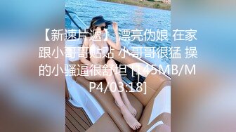 小西服丰满成熟美女内里穿着贴身黑衣白皙迷人冲动，跪爬操穴抱着丰满屁股不停啪啪用力冲击狠狠插