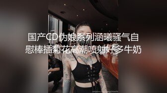 全身白皙光滑的翘臀美少妇小骚货趴着用翘臀对着炮友后入