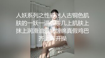 商场多名女员工厕吸烟那位显得特别骚