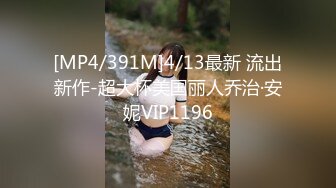 被大哥草服的小女人，全程露脸舔弄大鸡巴样子好骚，被大哥无套爆草，各种体位蹂躏抽插，射在肚子上真的刺激