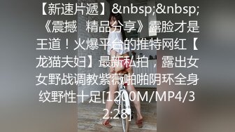 大神旅游景区一路走一路抄底众多的美女少妇眼界大开2 (8)