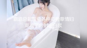 豹纹混血精品美女全程露脸与两个小哥玩3P，深喉大鸡巴让小哥吃奶子舔逼，前面舔鸡巴后面被草，听呻吟看表情