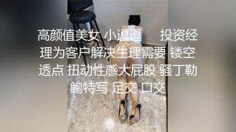 [MP4]骚妈带着两个女儿一起大秀直播，全程露脸好刺激，黑丝情趣装诱惑，吃奶舔逼AV棒自慰骚穴，嫩的出水还没毛