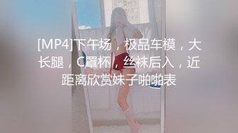 牛逼快递员送快递不为赚钱 打电话催少妇小姐姐来门口拿 少妇小姐姐穿着睡衣就来了 无内裤爆毛概率高