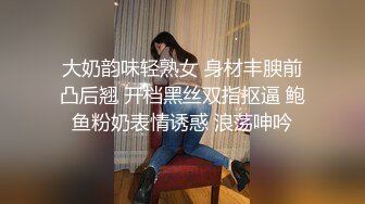 逼逼没长几根毛毛的辫子女主播拿着自拍杆和男友啪啪