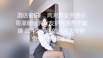 模特美女先全身抹好润滑油，准备迎接大鸡巴的到来