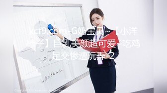 温柔似水的长筒靴小妹 蹲那里静静的排尿 很有淑女范