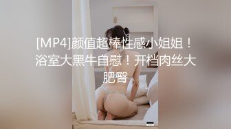 原创大神「丝袜骚妻」老婆粉穴越发紧致，穿着短裙奋力骑乘，真让人爽飞天