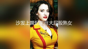 地鐵扶梯掀起極品美婦裙底偷窺圓潤的翹臀