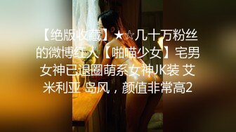 这骚逼抽大烟抽嗨了 在 #酒吧点 #男模 直接假装被操 #舔脚 白色 #内裤 都湿了一块 人来人往 真他妈淫荡