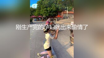 400约的少妇，放着老情歌吃着大鸡巴