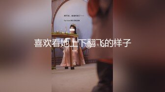 [MP4/ 600M] 眼镜骚熟女3P大战，两根屌轮流吃，骑乘边操边插嘴，后入猛怼小骚货