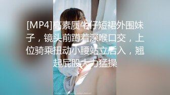 清秀苗条小美女笑容甜美用笔直大长腿不停挑逗肉棒