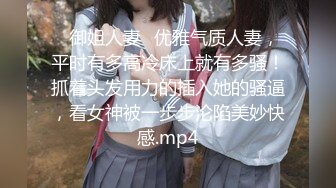 中年妇女狗链调教，第一视角口交无套无套，边舔蛋边打飞机，口爆吞精超级刺激