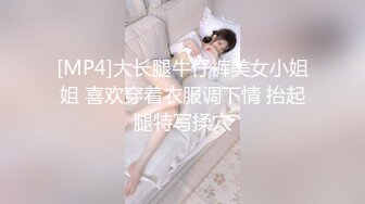 大眼睛美女主播道具自慰!