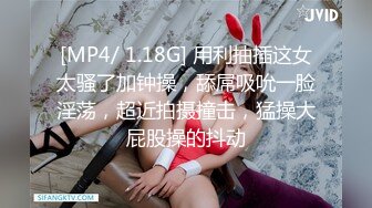 女澡堂换衣室2