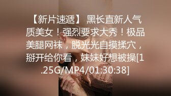 拍了妹子的屄后躲在门后拍她脸,妹子瞪着我翻白眼