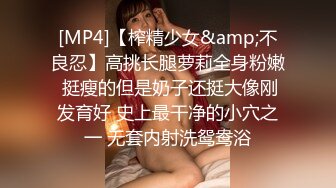 360监控偷拍 肌肉男浴火难耐 着急的趴掉长发女友的内裤 完事女友还要检查一下这次交货的数量对不对