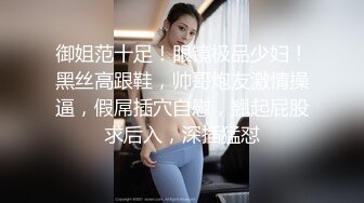 稚气萌新推特00后露脸美少女，超色情Cos甘雨粉嫩凸激乳粒娇艳欲体粉嫩白虎