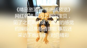 大哥太牛逼了，明目张胆的偷拍女厕都被几个漂亮女生发现，居然还发出淫荡的笑声