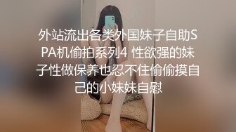 母狗：我要吃我要吃鸡巴，我蹲不住了   主人：不许扶着，两个爪学狗，下贱的婊子，让你停了吗