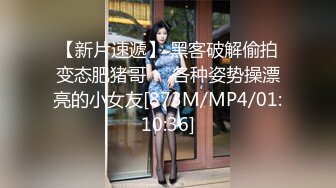 网红女神玩偶姐姐，沙发上翘臀假屌自慰，又被金主按着啪啪白虎美穴