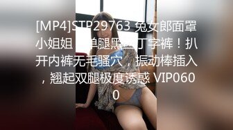 玩弄老婆骚屄 张开待操2