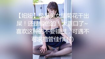 [MP4/ 3.43G]&nbsp;&nbsp;三个中年妇女玩弄一个大哥全程露脸丝袜情趣，大黑牛自慰骚穴特写展示