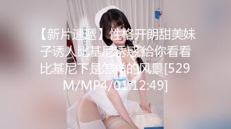 《魔手外购极品厕拍》商业城女厕全景偸拍多位少女少妇熟女方便，后位先拍脸再拍大白屁股，憋尿到极限的良家少妇动作逗死人 (4)