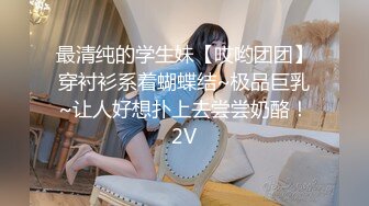 风骚女模特伺候两个小哥哥激情3P，全程露脸场面淫乱刺激，舔弄两个大鸡巴，前插后入各种玩弄，精彩不要错过