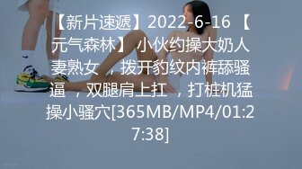 【新片速遞】奶茶店女厕蹲守戴贝雷帽闷骚小靓妹❤️两片鸡冠状肉唇上的毛全刮光了 无水原版[101M/MP4/00:41]