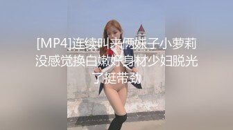 黑客破解家庭摄像头偷拍❤️丸子头美女不穿内裤擦玻璃男友趁机舔B搞完卫生下百叶窗帘来一发