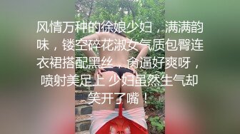 饑渴騷浪小少婦與兩老鐵居家現場直播群P啪啪大秀 輪流吃雞巴騎乘位前後雙插幹得尖叫聲不斷 場面淫蕩刺激