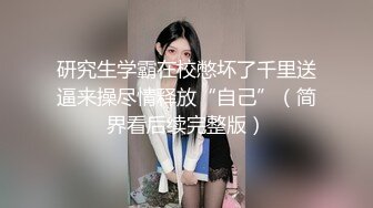 某平台流出性感漂亮的美女销售员为了业绩亲自到客户家解说时被客户设计拍裸照不得已被各种玩弄啪啪!