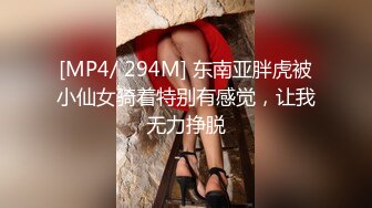 女友给我展示她美妙的身材