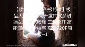 ☆福利分享☆★大神潜入商场女厕偷拍多位美女嘘嘘差点被一个机灵鬼发现 (1)