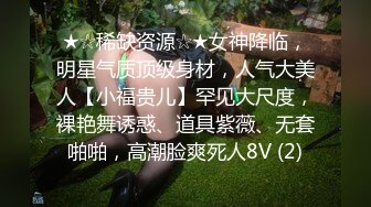 原创女友掰开小穴等待大鸡的插入叫声超级大