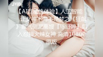 绿帽大神找单男一起操粉嫩小女友玩3P小女友露脸了