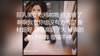 骚妈带着女儿一起直播大秀，露脸换上性感的黑丝漏奶情趣装刺激狼友