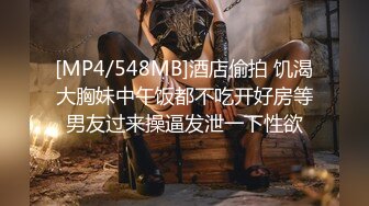 《极品CP❤️魔手外购》正版2K近景热闹商场女厕刁钻位置偸拍超多小姐姐方便，能看脸又能看私处，浓浓分泌物挂逼上不掉