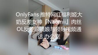 丝袜熟女骚妈全程露脸早上起来就发骚，尿尿给狼友看跑到床上穿上丝袜诱惑，开档情趣跳弹塞逼里自慰抽插呻吟